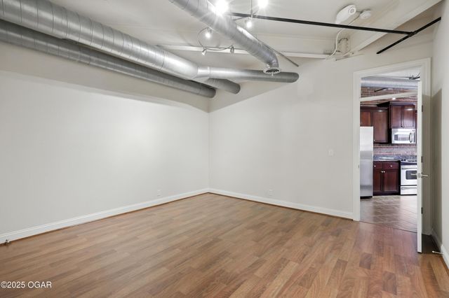 214 E 4th Street 203, Joplin, MO 64801