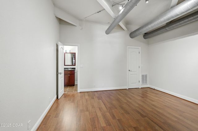 214 E 4th Street 203, Joplin, MO 64801