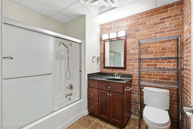 214 E 4th Street 203, Joplin, MO 64801