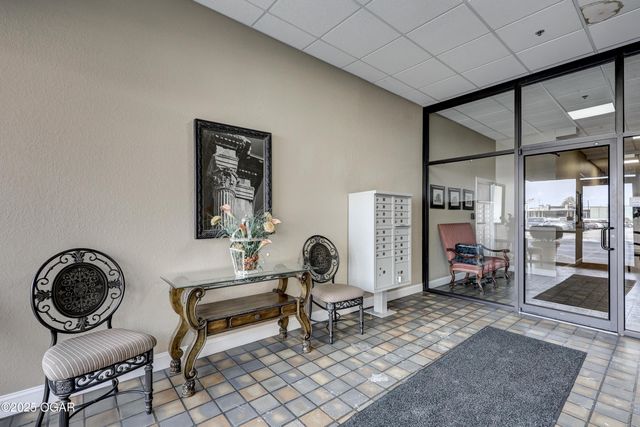 214 E 4th Street 203, Joplin, MO 64801