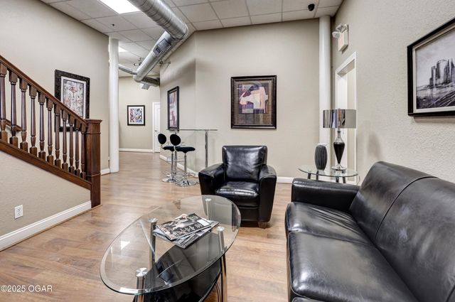 214 E 4th Street 203, Joplin, MO 64801