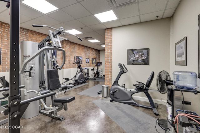 214 E 4th Street 203, Joplin, MO 64801