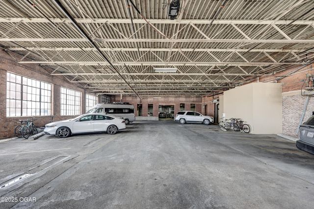 214 E 4th Street 203, Joplin, MO 64801