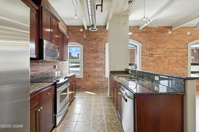 214 E 4th Street 203, Joplin, MO 64801