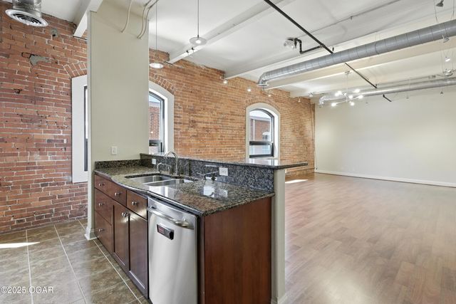 214 E 4th Street 203, Joplin, MO 64801