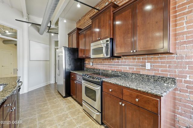 214 E 4th Street 203, Joplin, MO 64801