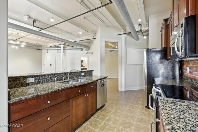 214 E 4th Street 203, Joplin, MO 64801