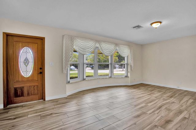 1910 NE 52nd Street NE, Fort Lauderdale, FL 33308