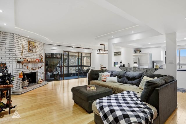 9180 South Road D, Palos Hills, IL 60465