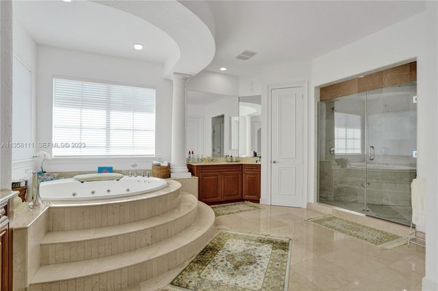1130 Harbor Court, Hollywood, FL 33019