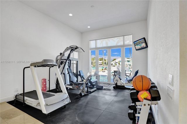1130 Harbor Court, Hollywood, FL 33019