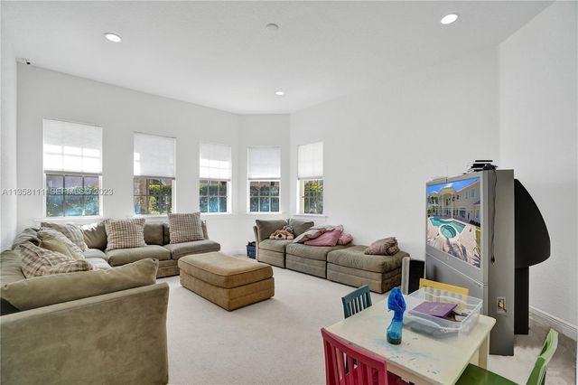 1130 Harbor Court, Hollywood, FL 33019