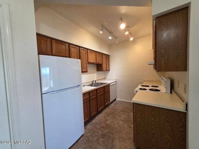 5500 N Valley View Rd Unit 221, Tucson, AZ 85718