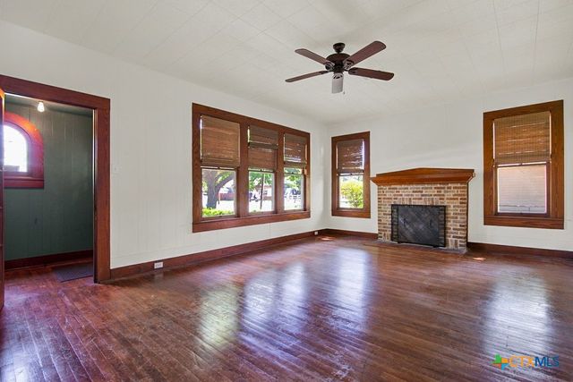 209 Lockhart Street, Martindale, TX 78655