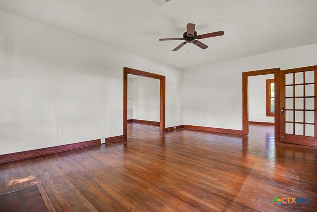 209 Lockhart Street, Martindale, TX 78655