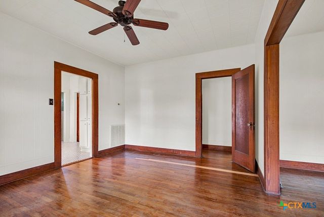 209 Lockhart Street, Martindale, TX 78655