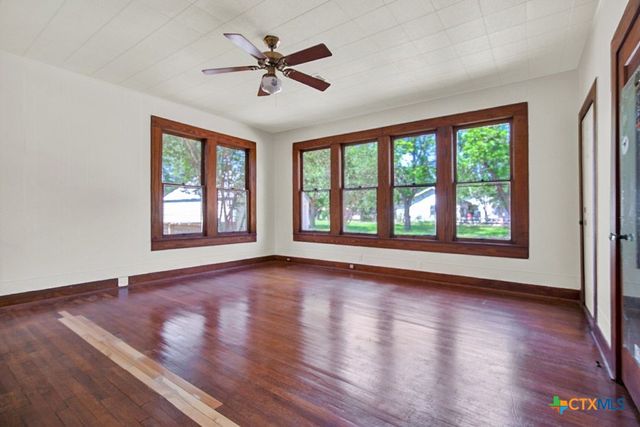 209 Lockhart Street, Martindale, TX 78655