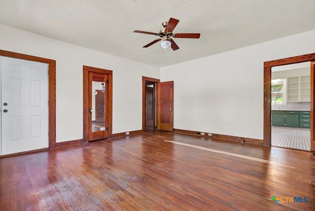 209 Lockhart Street, Martindale, TX 78655