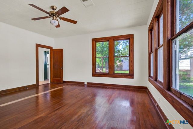 209 Lockhart Street, Martindale, TX 78655