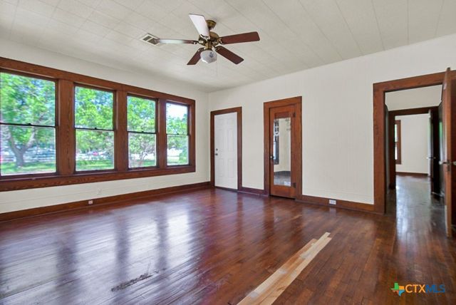 209 Lockhart Street, Martindale, TX 78655