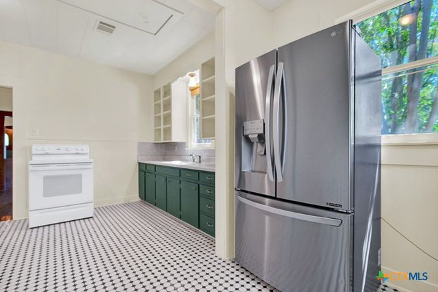 209 Lockhart Street, Martindale, TX 78655