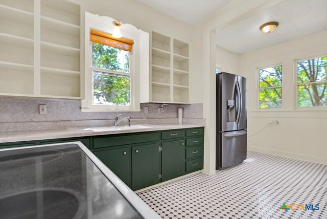 209 Lockhart Street, Martindale, TX 78655