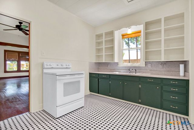 209 Lockhart Street, Martindale, TX 78655