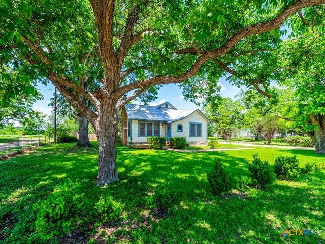 209 Lockhart Street, Martindale, TX 78655