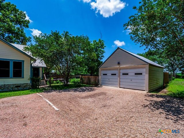 209 Lockhart Street, Martindale, TX 78655