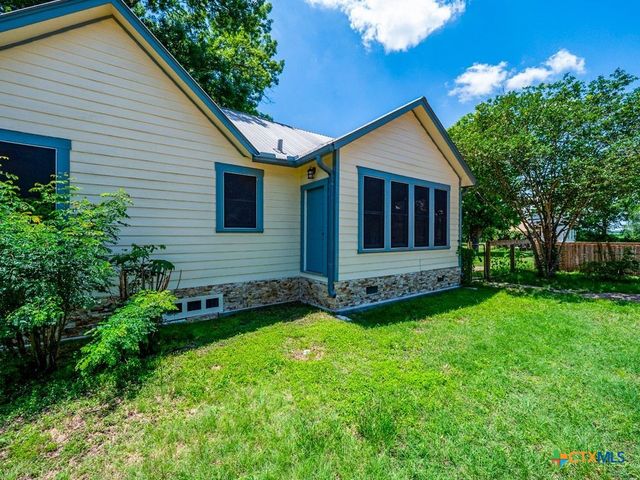 209 Lockhart Street, Martindale, TX 78655