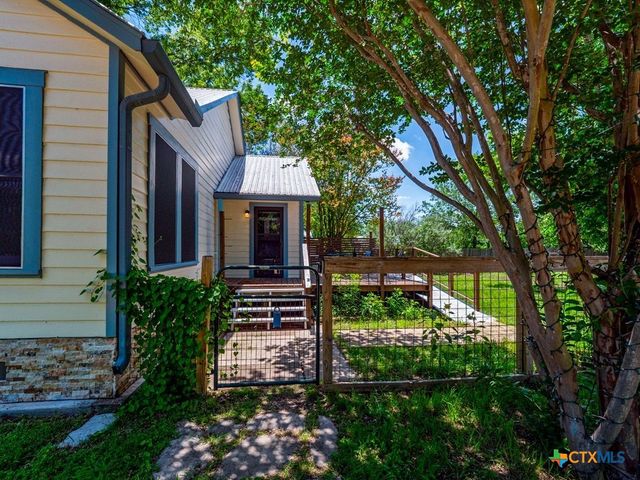 209 Lockhart Street, Martindale, TX 78655
