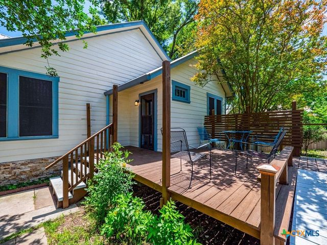 209 Lockhart Street, Martindale, TX 78655