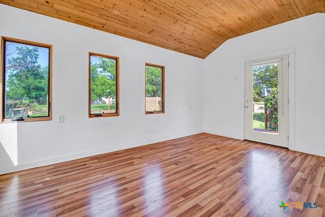 209 Lockhart Street, Martindale, TX 78655