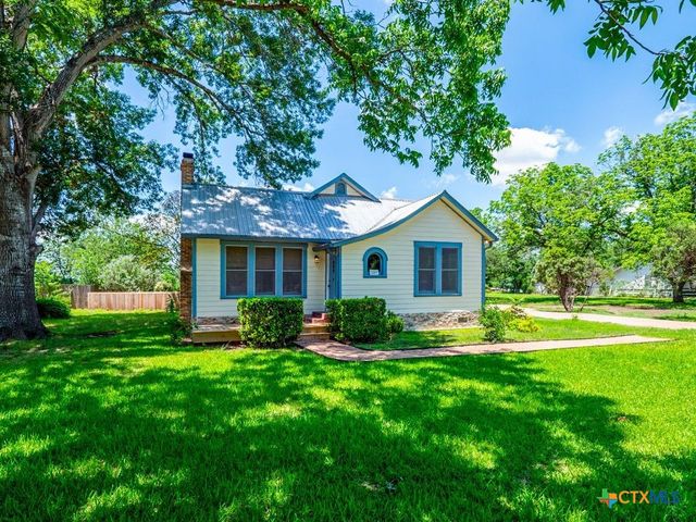 209 Lockhart Street, Martindale, TX 78655