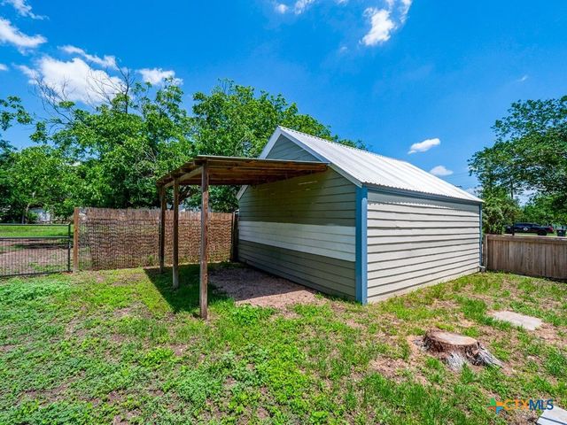 209 Lockhart Street, Martindale, TX 78655