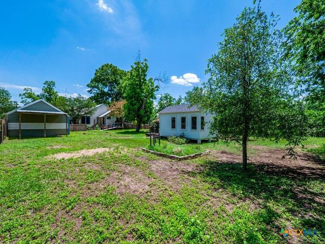 209 Lockhart Street, Martindale, TX 78655