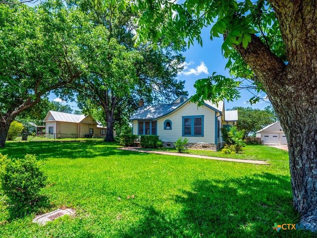 209 Lockhart Street, Martindale, TX 78655