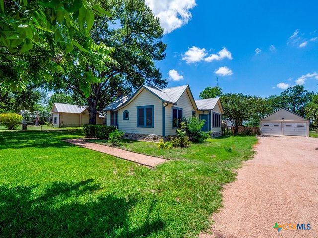 209 Lockhart Street, Martindale, TX 78655