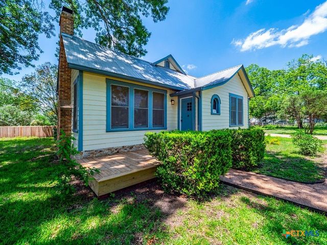 209 Lockhart Street, Martindale, TX 78655
