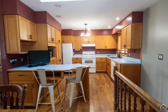 2302 Diane Ave, Emporia, KS 66801