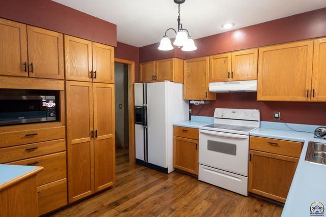 2302 Diane Ave, Emporia, KS 66801