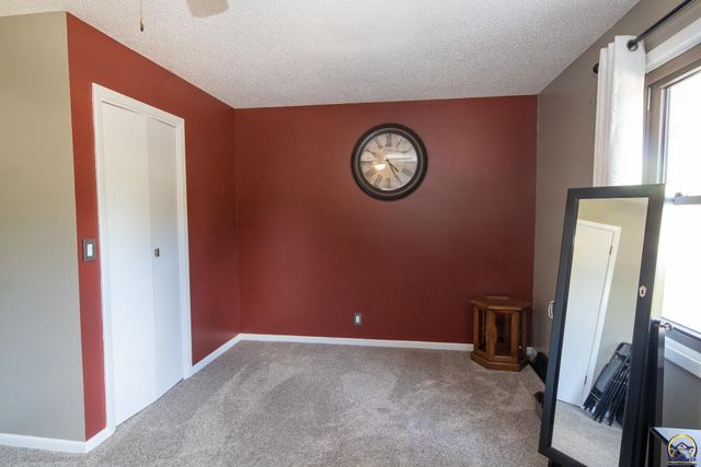 2302 Diane Ave, Emporia, KS 66801