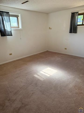 2302 Diane Ave, Emporia, KS 66801