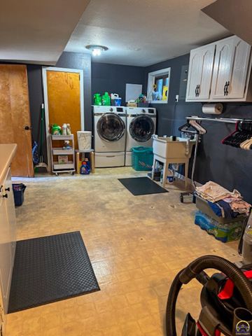 2302 Diane Ave, Emporia, KS 66801