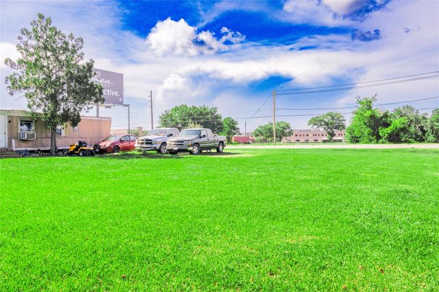 20230 Highway 6, Manvel, TX 77578