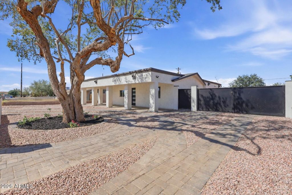 Image 2 of property listing at 426 N 105TH Street, Mesa, AZ 85207