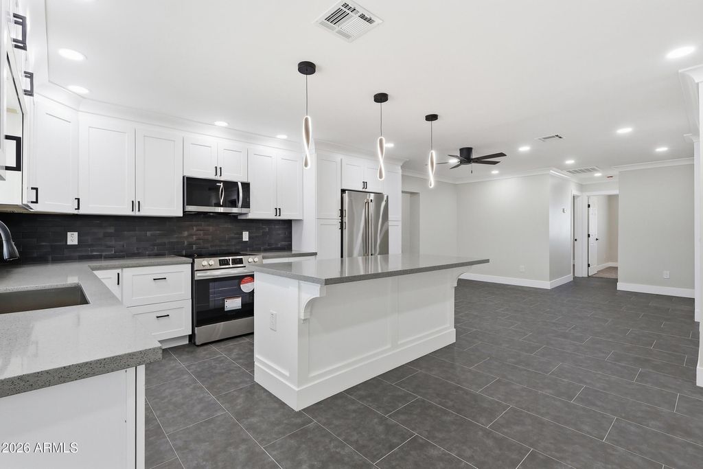 Image 4 of property listing at 426 N 105TH Street, Mesa, AZ 85207