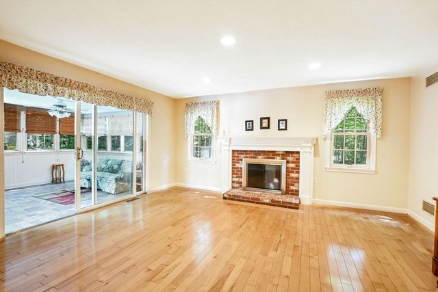 48 Mill Pond Cir, Milford, MA 01757