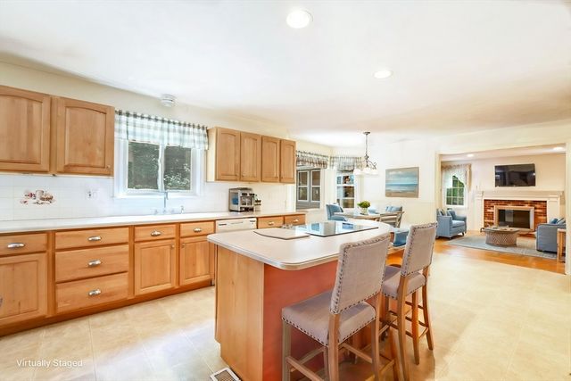 48 Mill Pond Cir, Milford, MA 01757
