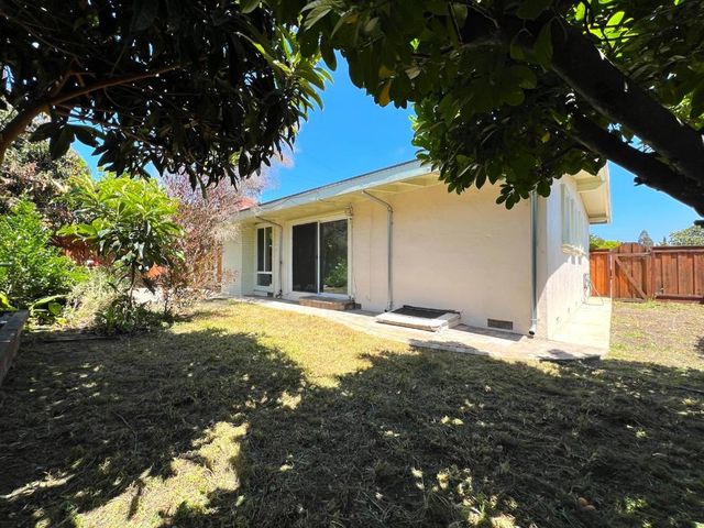 183 Thompson Square, Mountain View, CA 94043